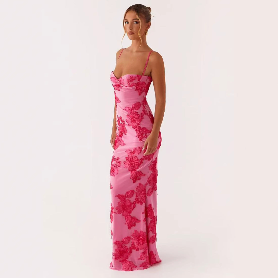 Elegant Sleeveless Straight-Line Embroidered Resort Dress